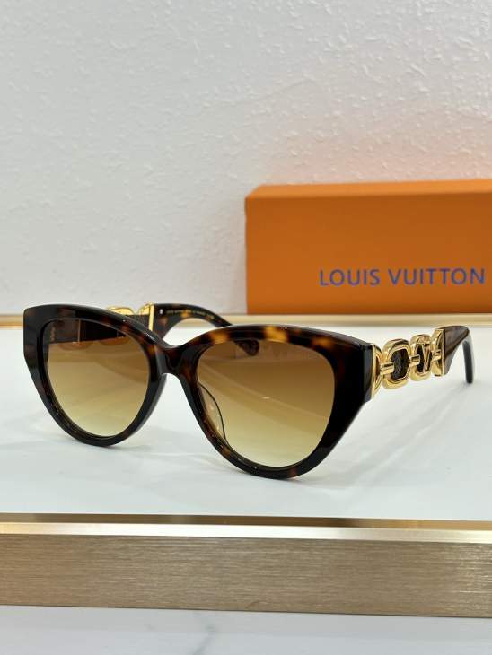 Picture of Louis Vuitton Sunglasses _SKUfw76770155fw
